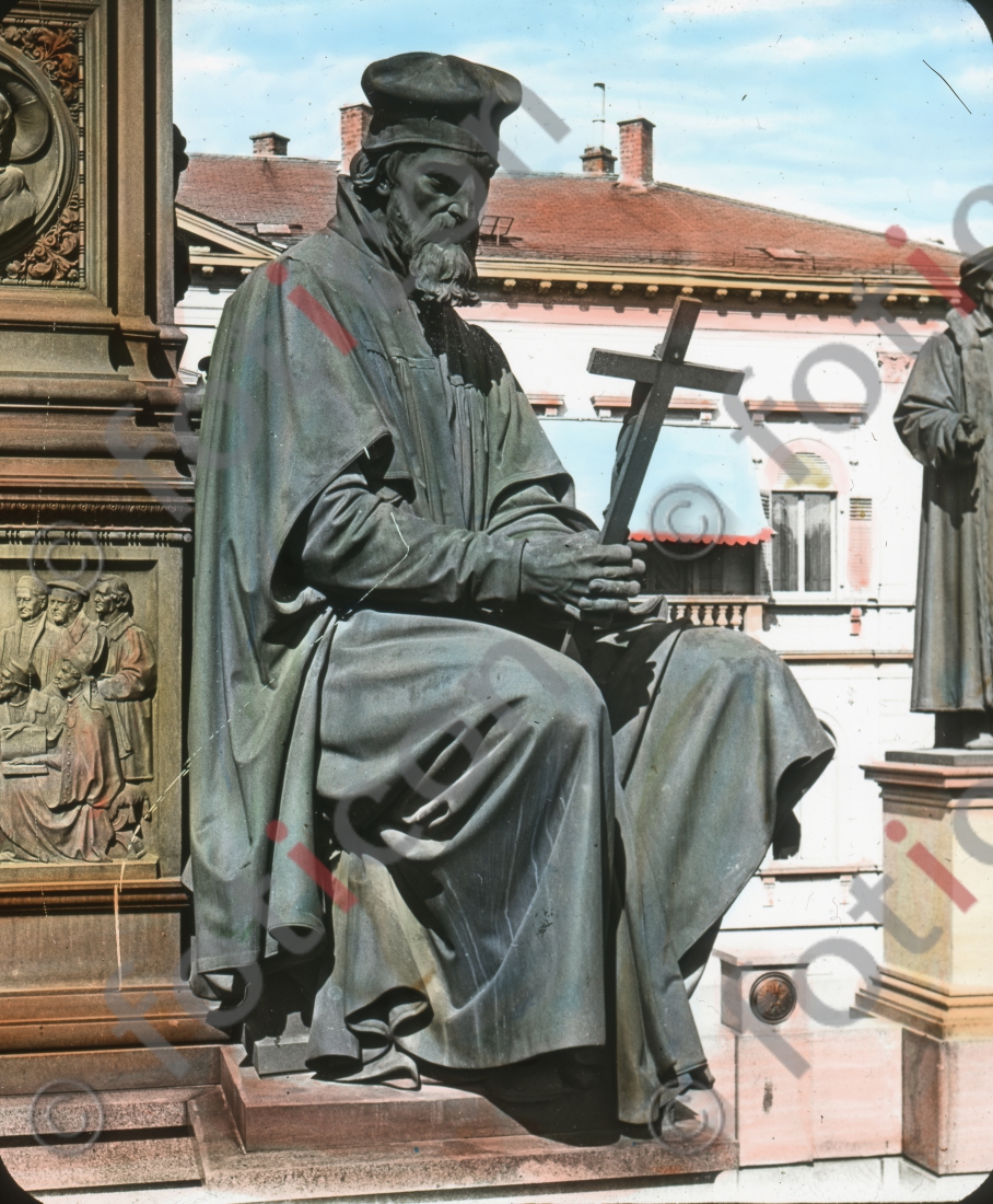 Skulptur des John Wyclif | Sculpture of John Wyclif - Foto foticon-simon-150-003.jpg | foticon.de - Bilddatenbank für Motive aus Geschichte und Kultur
